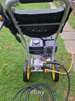 CHAMPION PETROL PRESSURE WASHER 2600 PSI Petrol Pressure Washer RRP £399